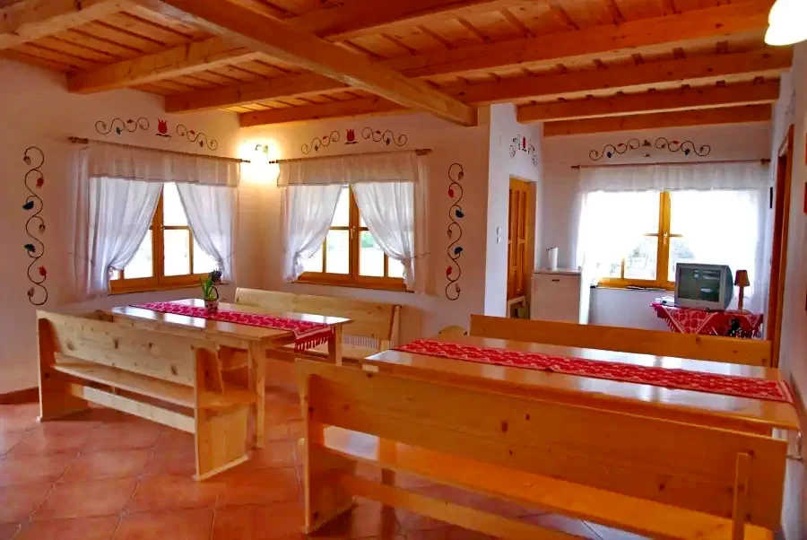 Izvoare Cazare | Cabană (K0400-30) Imaginea poate fi supusă drepturilor de autor. Se recomandă contactarea titularului drepturilor. Izvoare Cazare | Cabană (K0400-30) Imaginea poate fi supusă drepturilor de autor. Se recomandă contactarea titularului drepturilor.