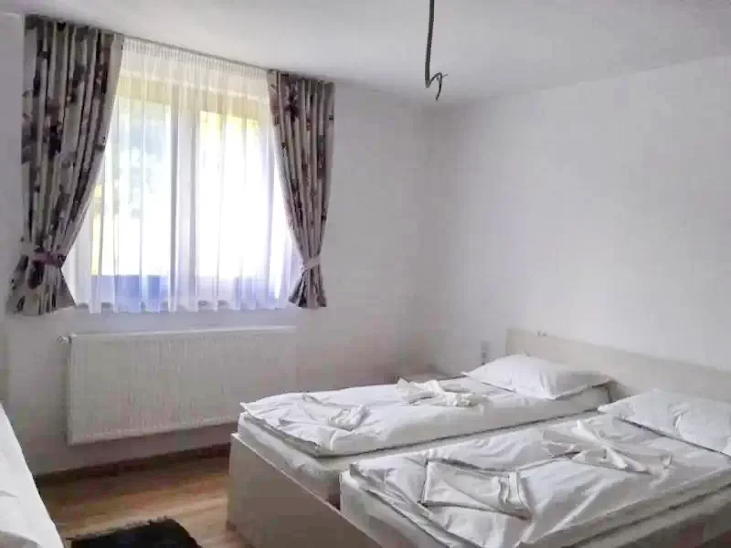 Câmpu Cetății Cazare | Cabană (K1133-12) Imaginea poate fi supusă drepturilor de autor. Se recomandă contactarea titularului drepturilor. Câmpu Cetății Cazare | Cabană (K1133-12) Imaginea poate fi supusă drepturilor de autor. Se recomandă contactarea titularului drepturilor.