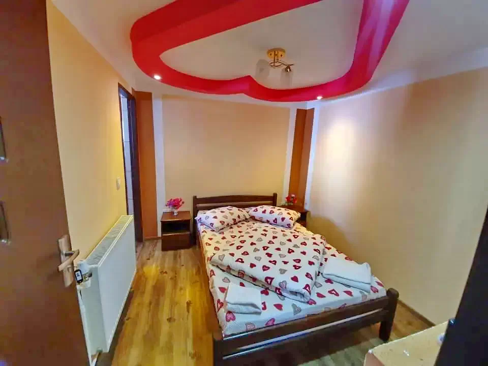 Arieșeni Cazare | Cabană (K1127-29) Imaginea poate fi supusă drepturilor de autor. Se recomandă contactarea titularului drepturilor. Arieșeni Cazare | Cabană (K1127-29) Imaginea poate fi supusă drepturilor de autor. Se recomandă contactarea titularului drepturilor.