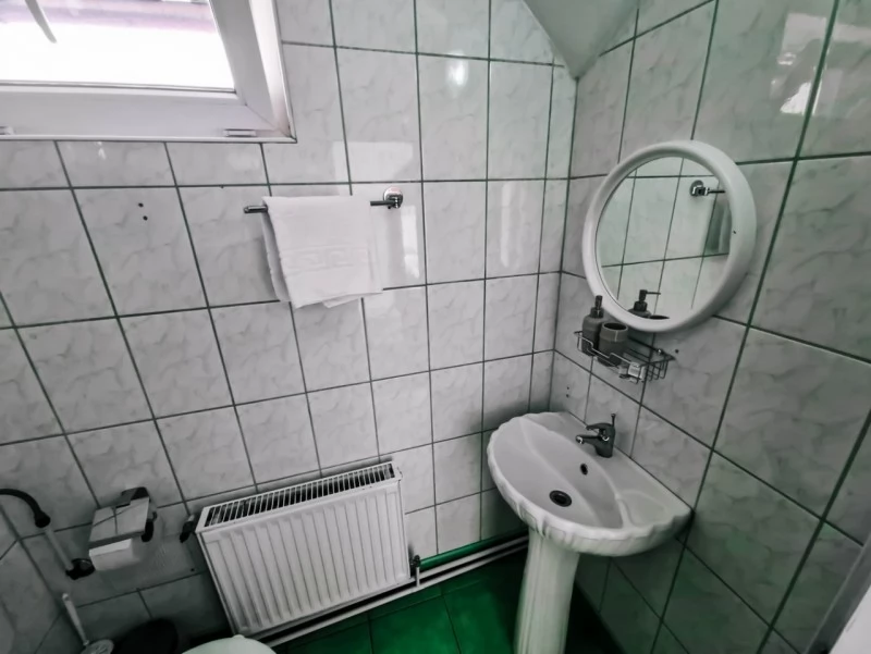 Toplița Cazare | Pensiune (K0677-90) Imaginea poate fi supusă drepturilor de autor. Se recomandă contactarea titularului drepturilor.
