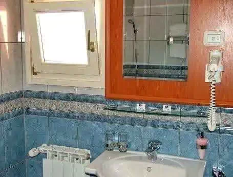 Stâna de Vale Cazare | Hotel*** (K0828-19) Imaginea poate fi supusă drepturilor de autor. Se recomandă contactarea titularului drepturilor. Stâna de Vale Cazare | Hotel*** (K0828-19) Imaginea poate fi supusă drepturilor de autor. Se recomandă contactarea titularului drepturilor.