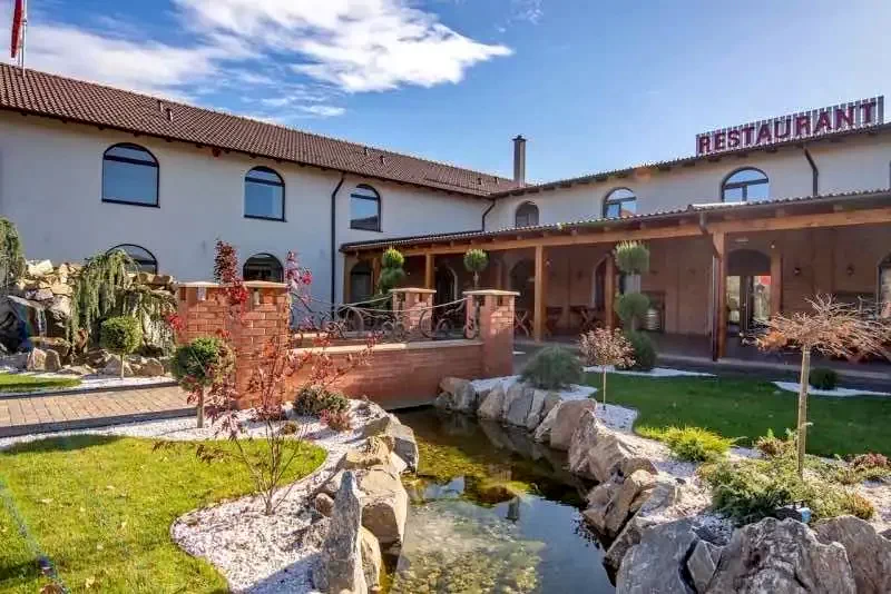 Apoldu de Jos Cazare | Hotel*** (K0872-1) Imaginea poate fi supusă drepturilor de autor. Se recomandă contactarea titularului drepturilor.