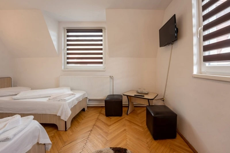 Segesvár Szállás | Hotel*** (K1588-24) A kép szerzői jogvédelem alatt állhat. Javasolt a kapcsolatfelvétel a jog tulajdonossal. Segesvár Szállás | Hotel*** (K1588-24) A kép szerzői jogvédelem alatt állhat. Javasolt a kapcsolatfelvétel a jog tulajdonossal.