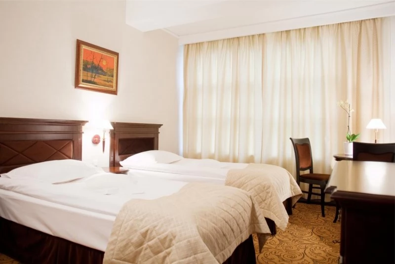 Jászvásár Szállás | Hotel**** (K1508-22) A kép szerzői jogvédelem alatt állhat. Javasolt a kapcsolatfelvétel a jog tulajdonossal. Jászvásár Szállás | Hotel**** (K1508-22) A kép szerzői jogvédelem alatt állhat. Javasolt a kapcsolatfelvétel a jog tulajdonossal.