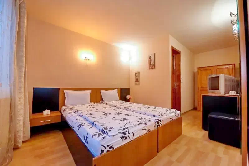 Covasna Cazare | Pensiune (K1365-3) Imaginea poate fi supusă drepturilor de autor. Se recomandă contactarea titularului drepturilor. Covasna Cazare | Pensiune (K1365-3) Imaginea poate fi supusă drepturilor de autor. Se recomandă contactarea titularului drepturilor.