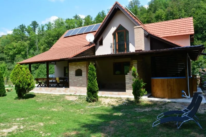 Finiș Cazare | Cabană (K1489-29) Imaginea poate fi supusă drepturilor de autor. Se recomandă contactarea titularului drepturilor.