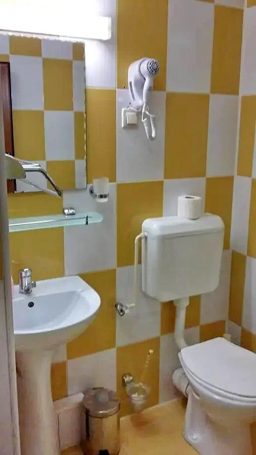 Szakállasfalva Szállás | Motel (K1062-16) A kép szerzői jogvédelem alatt állhat. Javasolt a kapcsolatfelvétel a jog tulajdonossal. Szakállasfalva Szállás | Motel (K1062-16) A kép szerzői jogvédelem alatt állhat. Javasolt a kapcsolatfelvétel a jog tulajdonossal.