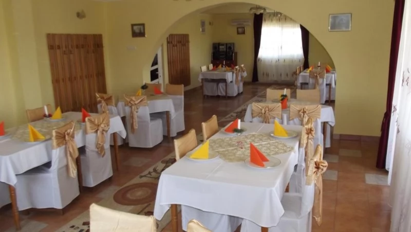 Szakállasfalva Szállás | Motel (K1062-40) A kép szerzői jogvédelem alatt állhat. Javasolt a kapcsolatfelvétel a jog tulajdonossal. Szakállasfalva Szállás | Motel (K1062-40) A kép szerzői jogvédelem alatt állhat. Javasolt a kapcsolatfelvétel a jog tulajdonossal.