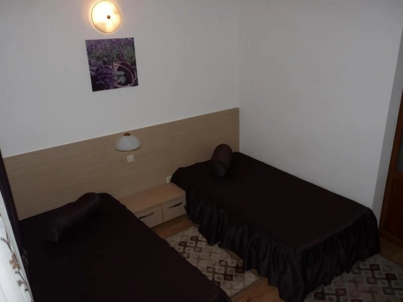 Szakállasfalva Szállás | Motel (K1062-44) A kép szerzői jogvédelem alatt állhat. Javasolt a kapcsolatfelvétel a jog tulajdonossal. Szakállasfalva Szállás | Motel (K1062-44) A kép szerzői jogvédelem alatt állhat. Javasolt a kapcsolatfelvétel a jog tulajdonossal.