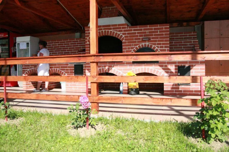 Szakállasfalva Szállás | Motel (K1062-62) A kép szerzői jogvédelem alatt állhat. Javasolt a kapcsolatfelvétel a jog tulajdonossal. Szakállasfalva Szállás | Motel (K1062-62) A kép szerzői jogvédelem alatt állhat. Javasolt a kapcsolatfelvétel a jog tulajdonossal.