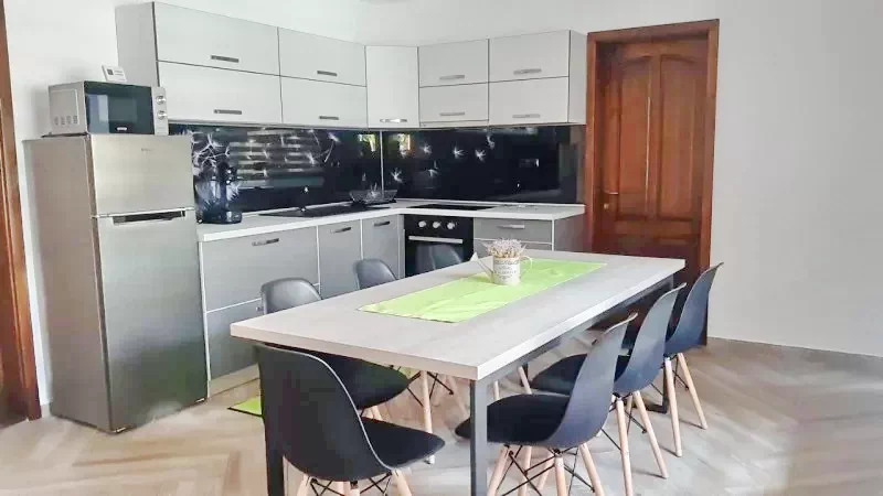 Sovata Cazare | Casă de oaspeți (K1421-2) Imaginea poate fi supusă drepturilor de autor. Se recomandă contactarea titularului drepturilor.