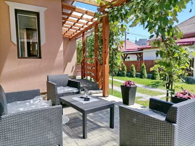 Sovata Cazare | Casă de oaspeți (K1421-15) Imaginea poate fi supusă drepturilor de autor. Se recomandă contactarea titularului drepturilor.