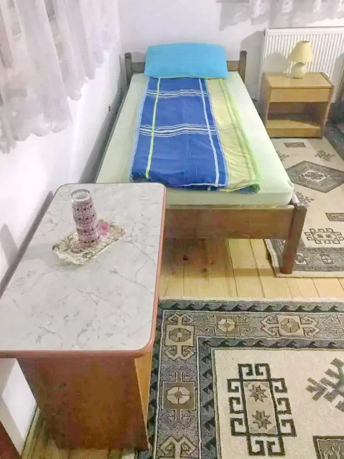 Valea Boga Cazare | Cabană (K1347-33) Imaginea poate fi supusă drepturilor de autor. Se recomandă contactarea titularului drepturilor. Valea Boga Cazare | Cabană (K1347-33) Imaginea poate fi supusă drepturilor de autor. Se recomandă contactarea titularului drepturilor.