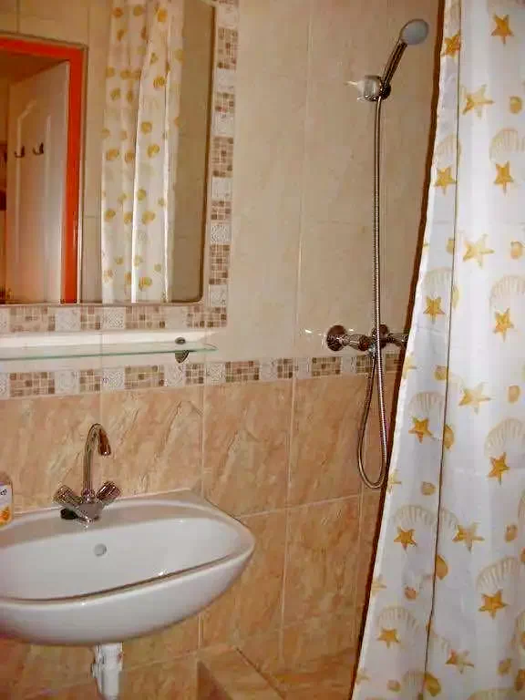 Mișcolț Cazare | Casă de oaspeți (K0863-7) Imaginea poate fi supusă drepturilor de autor. Se recomandă contactarea titularului drepturilor.