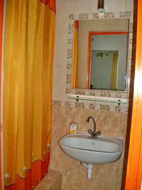 Mișcolț Cazare | Casă de oaspeți (K0863-10) Imaginea poate fi supusă drepturilor de autor. Se recomandă contactarea titularului drepturilor.