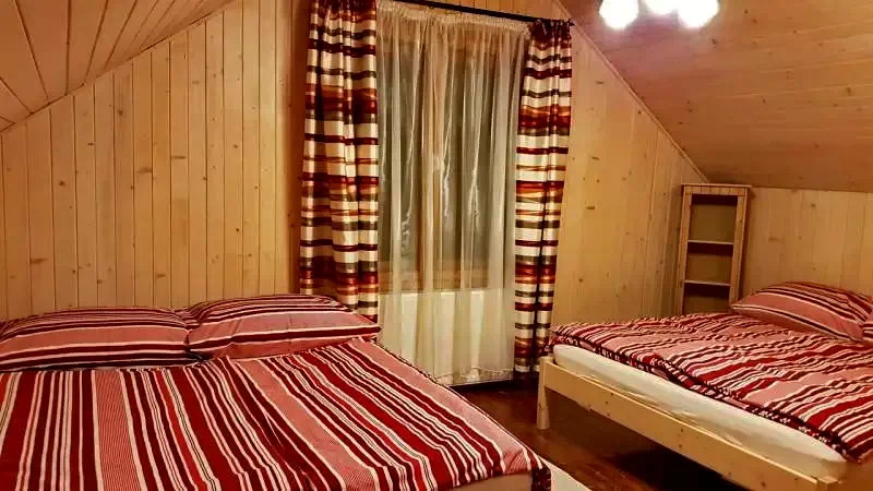Valea Boga Cazare | Cabană (K1146-11) Imaginea poate fi supusă drepturilor de autor. Se recomandă contactarea titularului drepturilor. Valea Boga Cazare | Cabană (K1146-11) Imaginea poate fi supusă drepturilor de autor. Se recomandă contactarea titularului drepturilor.