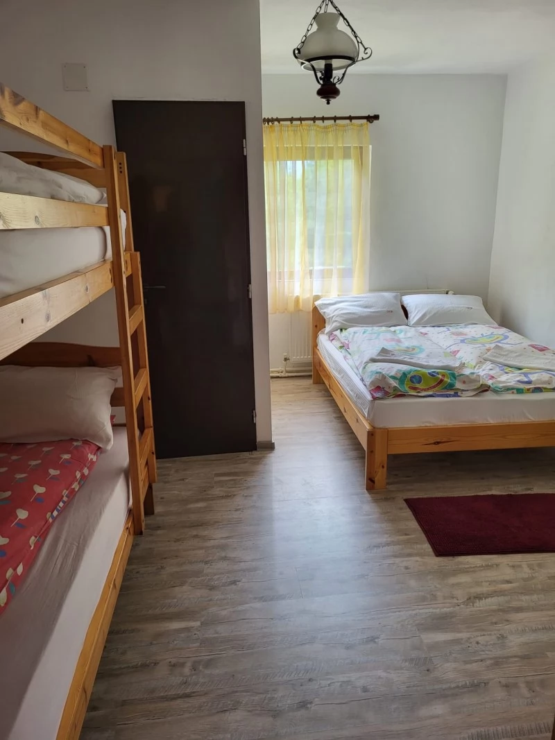Cazare Padiș - Cabana Scărița | Padiș - Scărița Kabana. Imaginea poate fi supusă drepturilor de autor. Se recomandă contactarea titularului drepturilor.