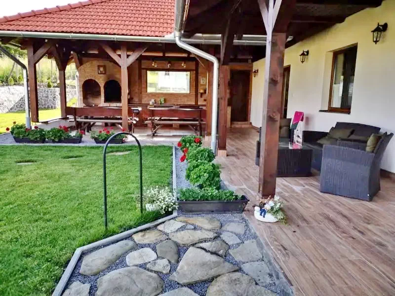 Chedia Mică Cazare | Cabană (K1260-45) Imaginea poate fi supusă drepturilor de autor. Se recomandă contactarea titularului drepturilor. Chedia Mică Cazare | Cabană (K1260-45) Imaginea poate fi supusă drepturilor de autor. Se recomandă contactarea titularului drepturilor.