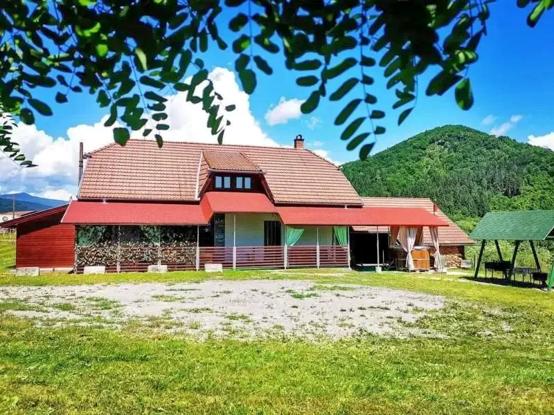 Zetea Cazare | Cabană (K0515-28) Imaginea poate fi supusă drepturilor de autor. Se recomandă contactarea titularului drepturilor.