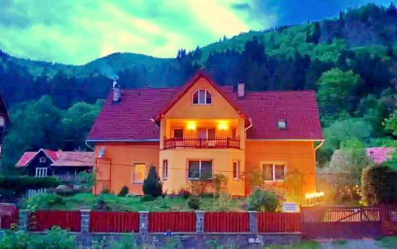 Cazare Băile Tușnad - Casa de Oaspeți Viragh Ibolya | Tusnádfürdő - Virágh Ibolya Vendégház. Imaginea poate fi supusă drepturilor de autor. Se recomandă contactarea titularului drepturilor.