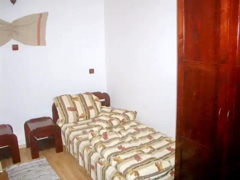 Târgu Secuiesc Cazare | Casă de oaspeți (K0642-6) Imaginea poate fi supusă drepturilor de autor. Se recomandă contactarea titularului drepturilor.