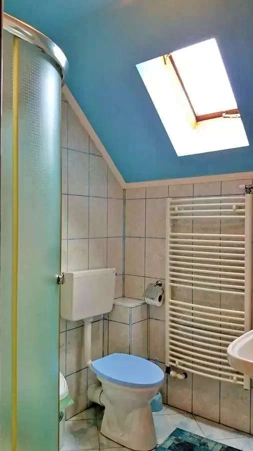 Szováta Szállás | Panzió (K0164-19) A kép szerzői jogvédelem alatt állhat. Javasolt a kapcsolatfelvétel a jog tulajdonossal. Szováta Szállás | Panzió (K0164-19) A kép szerzői jogvédelem alatt állhat. Javasolt a kapcsolatfelvétel a jog tulajdonossal.