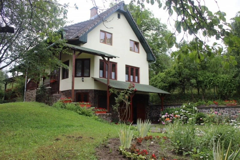 Sovata Cazare | Casă de oaspeți (K1570-21) Imaginea poate fi supusă drepturilor de autor. Se recomandă contactarea titularului drepturilor.