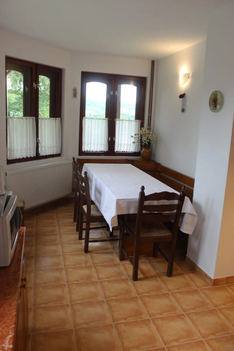 Sovata Cazare | Casă de oaspeți (K1570-30) Imaginea poate fi supusă drepturilor de autor. Se recomandă contactarea titularului drepturilor.