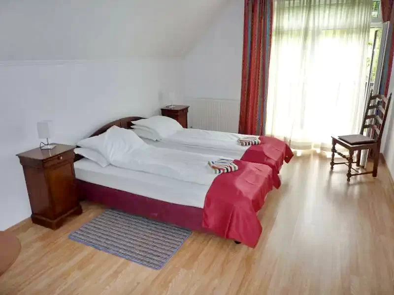 Izvoare Cazare | Cabană (K0012-19) Imaginea poate fi supusă drepturilor de autor. Se recomandă contactarea titularului drepturilor. Izvoare Cazare | Cabană (K0012-19) Imaginea poate fi supusă drepturilor de autor. Se recomandă contactarea titularului drepturilor.