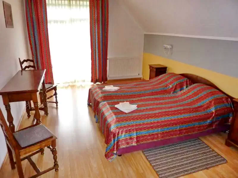 Izvoare Cazare | Cabană (K0012-28) Imaginea poate fi supusă drepturilor de autor. Se recomandă contactarea titularului drepturilor. Izvoare Cazare | Cabană (K0012-28) Imaginea poate fi supusă drepturilor de autor. Se recomandă contactarea titularului drepturilor.