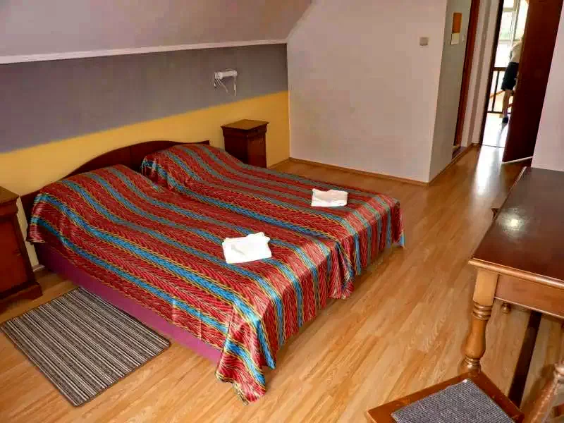 Ivó Szállás | Kulcsosház (K0012-29) A kép szerzői jogvédelem alatt állhat. Javasolt a kapcsolatfelvétel a jog tulajdonossal. Ivó Szállás | Kulcsosház (K0012-29) A kép szerzői jogvédelem alatt állhat. Javasolt a kapcsolatfelvétel a jog tulajdonossal.