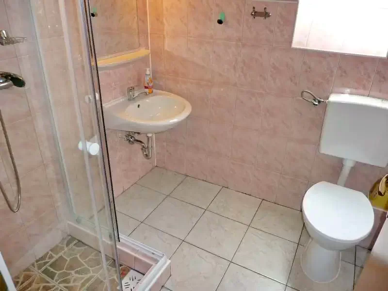 Izvoare Cazare | Cabană (K0012-30) Imaginea poate fi supusă drepturilor de autor. Se recomandă contactarea titularului drepturilor. Izvoare Cazare | Cabană (K0012-30) Imaginea poate fi supusă drepturilor de autor. Se recomandă contactarea titularului drepturilor.