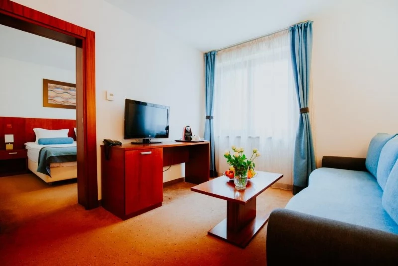 Tusnádfürdő Szállás | Hotel*** (K1498-20) A kép szerzői jogvédelem alatt állhat. Javasolt a kapcsolatfelvétel a jog tulajdonossal. Tusnádfürdő Szállás | Hotel*** (K1498-20) A kép szerzői jogvédelem alatt állhat. Javasolt a kapcsolatfelvétel a jog tulajdonossal.