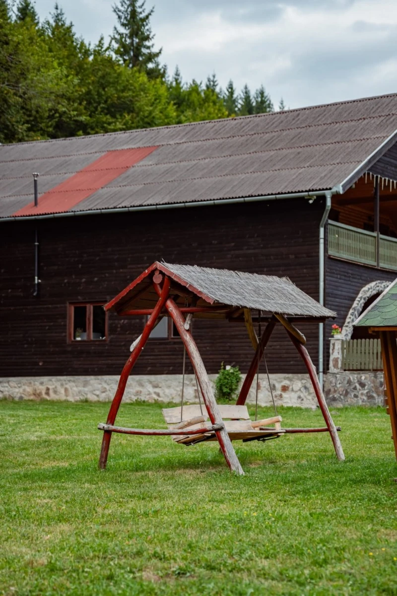 Izvoare Cazare | Cabană (K0225-42) Imaginea poate fi supusă drepturilor de autor. Se recomandă contactarea titularului drepturilor. Izvoare Cazare | Cabană (K0225-42) Imaginea poate fi supusă drepturilor de autor. Se recomandă contactarea titularului drepturilor.