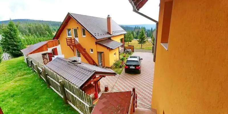 Bucsin-tető Szállás | Panzió (K0137-57) A kép szerzői jogvédelem alatt állhat. Javasolt a kapcsolatfelvétel a jog tulajdonossal.