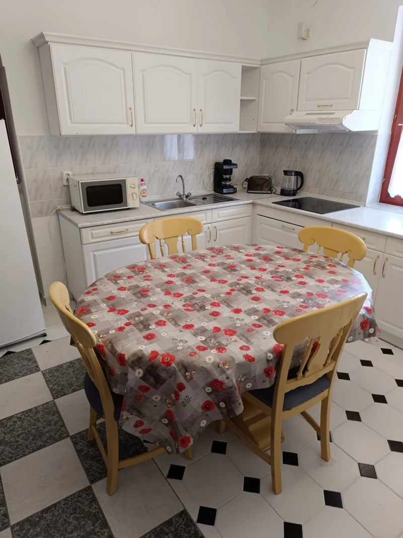 Cazare | Casă de oaspeți (K0943-1) Imaginea poate fi supusă drepturilor de autor. Se recomandă contactarea titularului drepturilor. Cazare | Casă de oaspeți (K0943-1) Imaginea poate fi supusă drepturilor de autor. Se recomandă contactarea titularului drepturilor.
