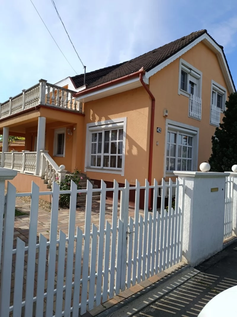 Hajdúszoboszló Cazare | Casă de oaspeți (K0943-16) Imaginea poate fi supusă drepturilor de autor. Se recomandă contactarea titularului drepturilor.