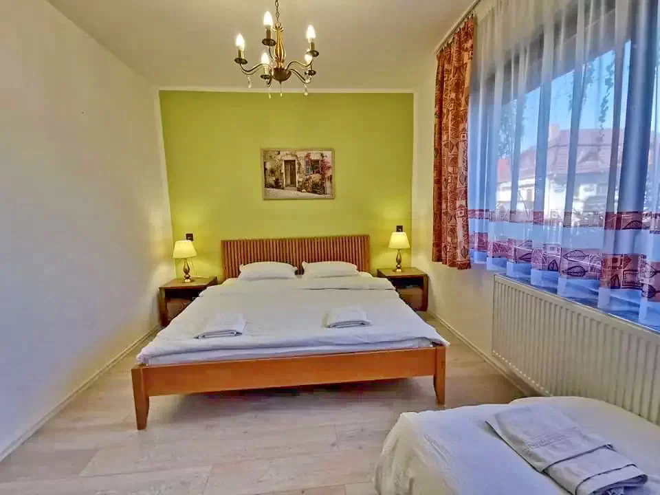 Jula Cazare | Casă de apartamente (K1086-2) Imaginea poate fi supusă drepturilor de autor. Se recomandă contactarea titularului drepturilor.