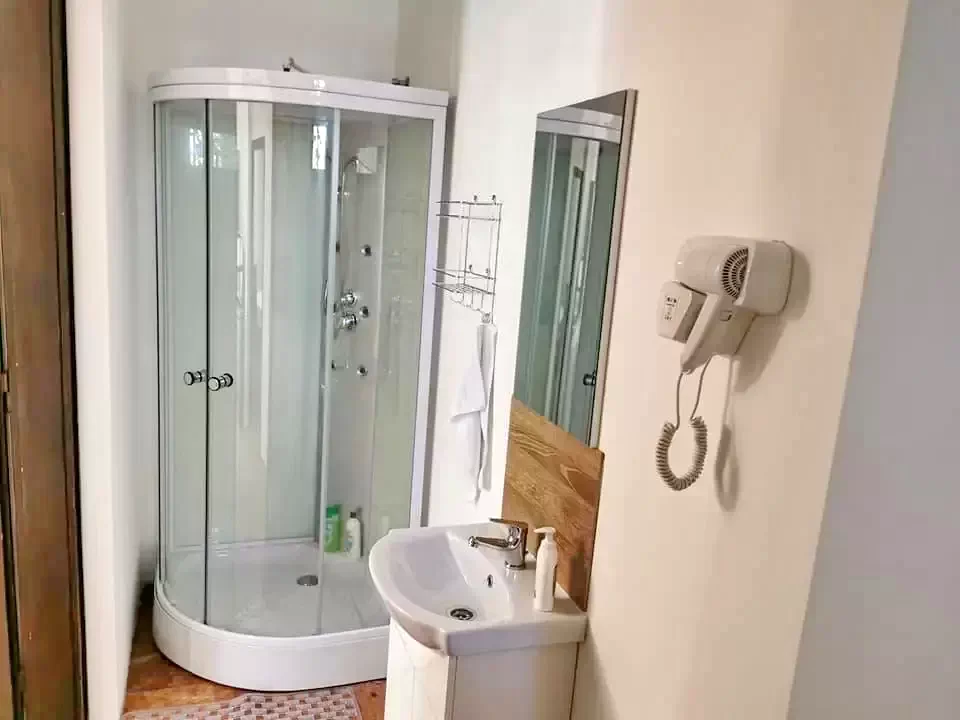 Jula Cazare | Casă de apartamente (K1086-7) Imaginea poate fi supusă drepturilor de autor. Se recomandă contactarea titularului drepturilor.