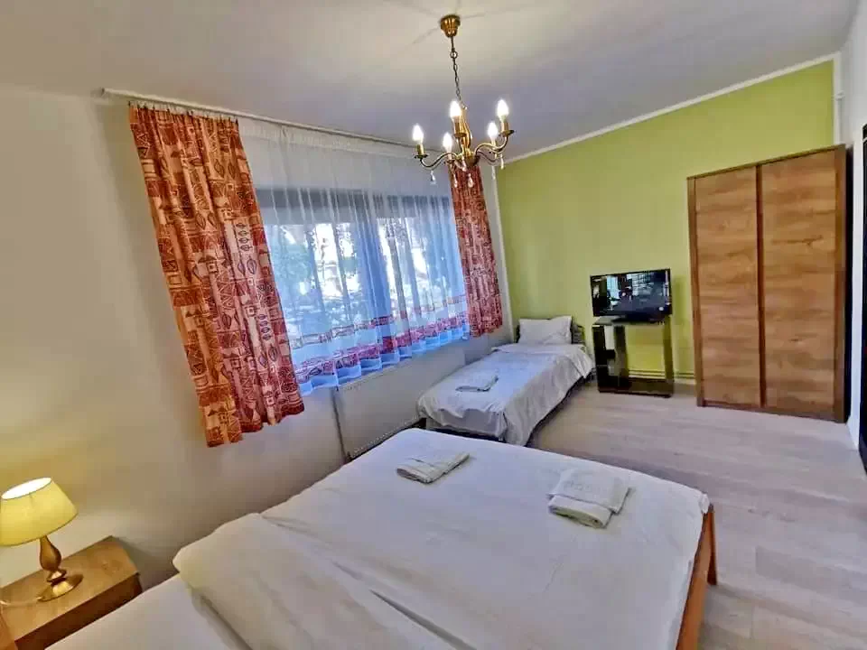 Jula Cazare | Bungalow (K1086-10) Imaginea poate fi supusă drepturilor de autor. Se recomandă contactarea titularului drepturilor.