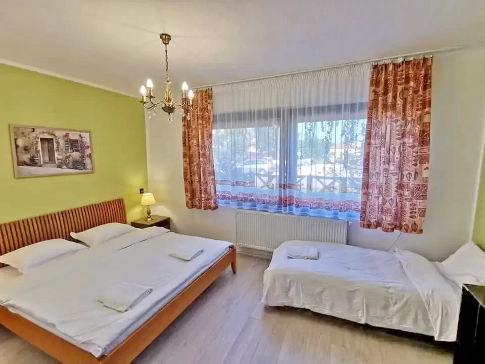 Jula Cazare | Bungalow (K1086-11) Imaginea poate fi supusă drepturilor de autor. Se recomandă contactarea titularului drepturilor.