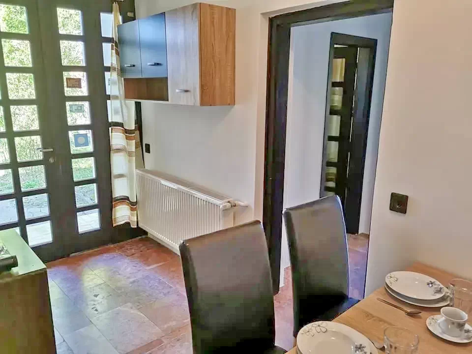 Jula Cazare | Bungalow (K1086-19) Imaginea poate fi supusă drepturilor de autor. Se recomandă contactarea titularului drepturilor.