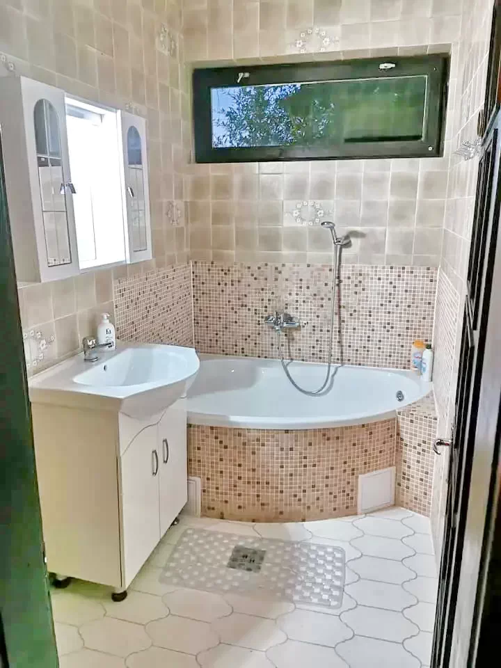 Jula Cazare | Casă de apartamente (K1086-20) Imaginea poate fi supusă drepturilor de autor. Se recomandă contactarea titularului drepturilor.