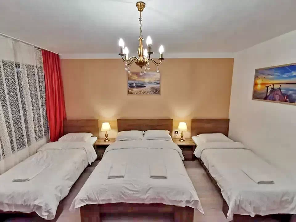 Jula Cazare | Casă de apartamente (K1086-21) Imaginea poate fi supusă drepturilor de autor. Se recomandă contactarea titularului drepturilor.