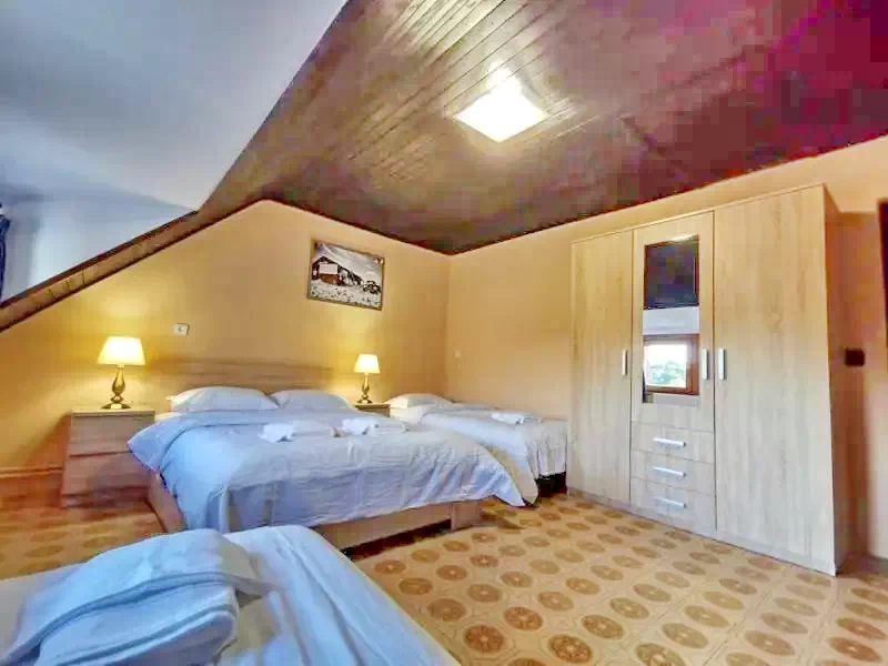 Jula Cazare | Casă de apartamente (K1086-23) Imaginea poate fi supusă drepturilor de autor. Se recomandă contactarea titularului drepturilor.