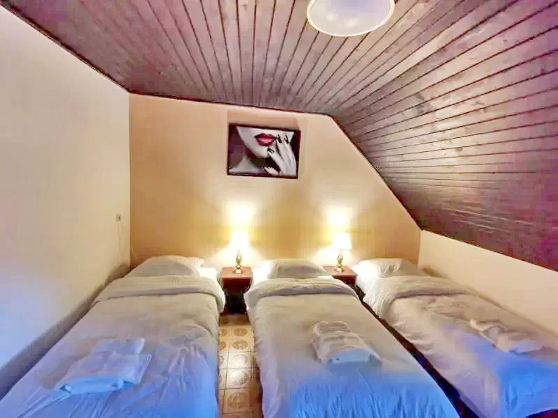 Jula Cazare | Casă de apartamente (K1086-24) Imaginea poate fi supusă drepturilor de autor. Se recomandă contactarea titularului drepturilor.