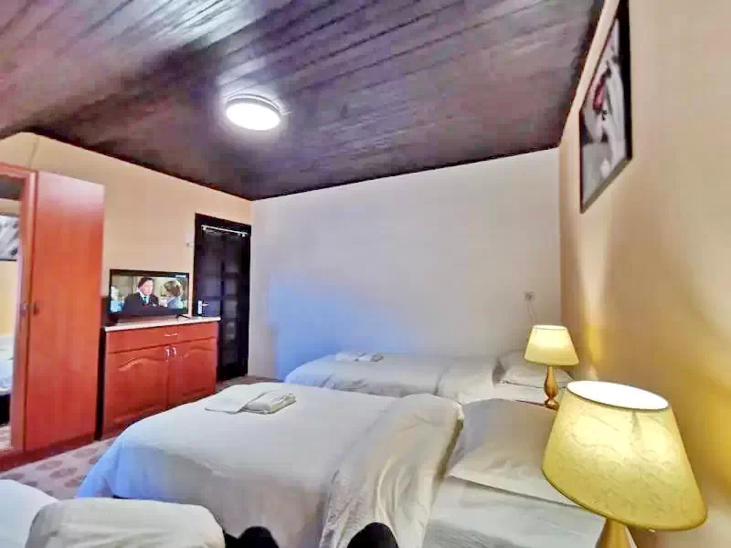 Jula Cazare | Bungalow (K1086-25) Imaginea poate fi supusă drepturilor de autor. Se recomandă contactarea titularului drepturilor.