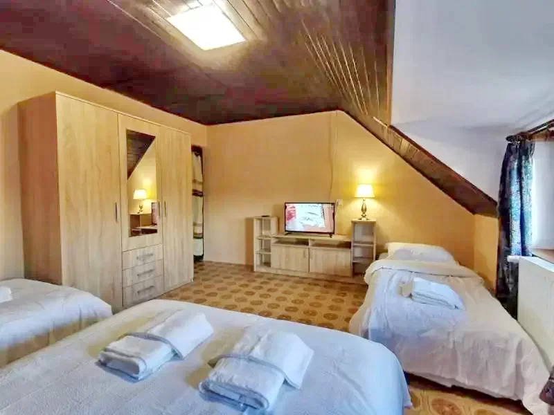 Jula Cazare | Bungalow (K1086-31) Imaginea poate fi supusă drepturilor de autor. Se recomandă contactarea titularului drepturilor.