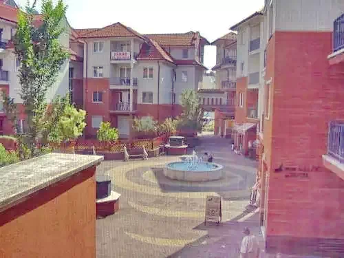 Hajdúszoboszló Szállás | Apartmanház (K1173-7) A kép szerzői jogvédelem alatt állhat. Javasolt a kapcsolatfelvétel a jog tulajdonossal.