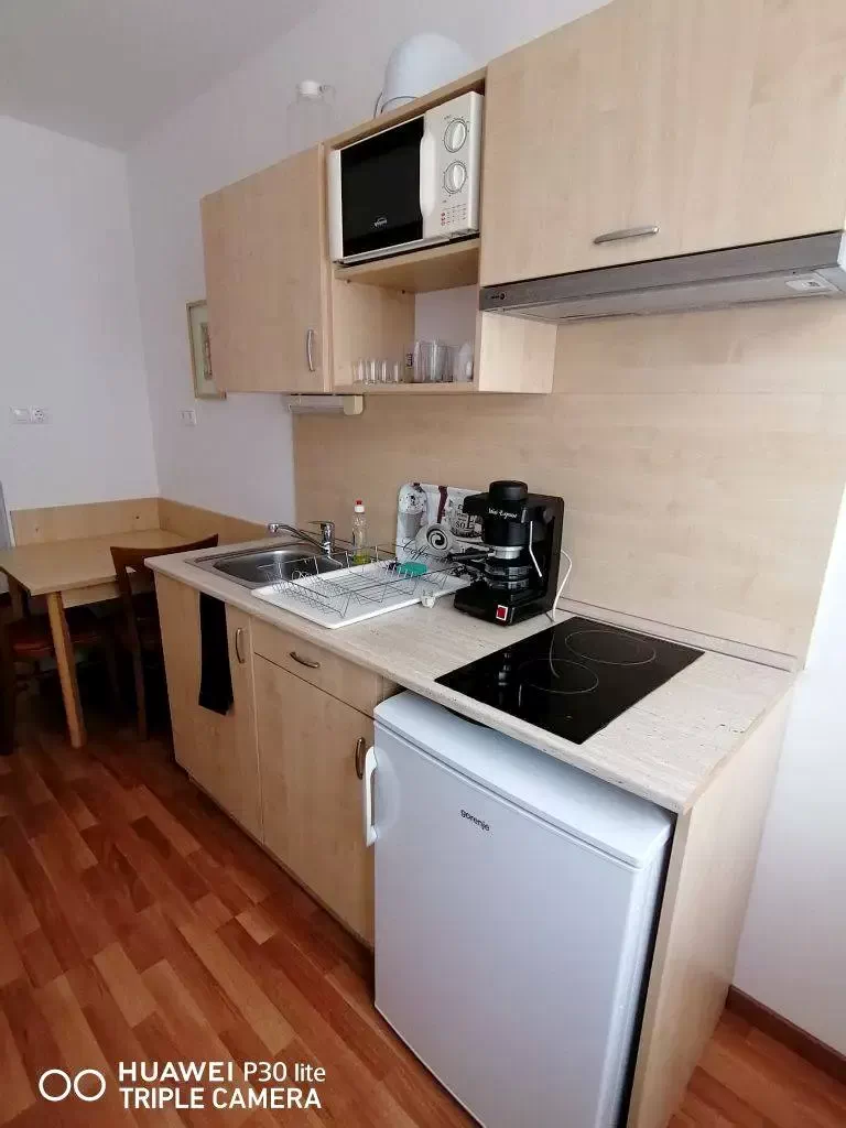  Cazare | Casă de apartamente (K1174-2) Imaginea poate fi supusă drepturilor de autor. Se recomandă contactarea titularului drepturilor.